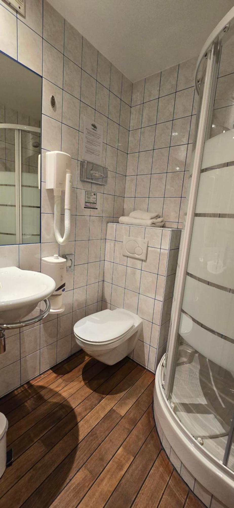 Standard Single Room Shower,1765205503:JPEG