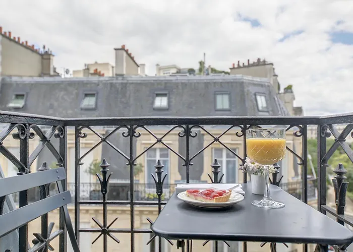 Room Mate Alain - Champs-Elysées